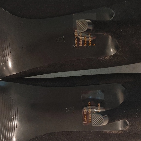 New Audrey Brooke leather heels. Size 6.0 - Picture 6 of 9